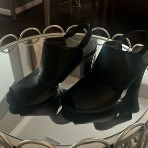 Women’s size 7.5 Life Stride Simply Comfort black peep toe.  New in box